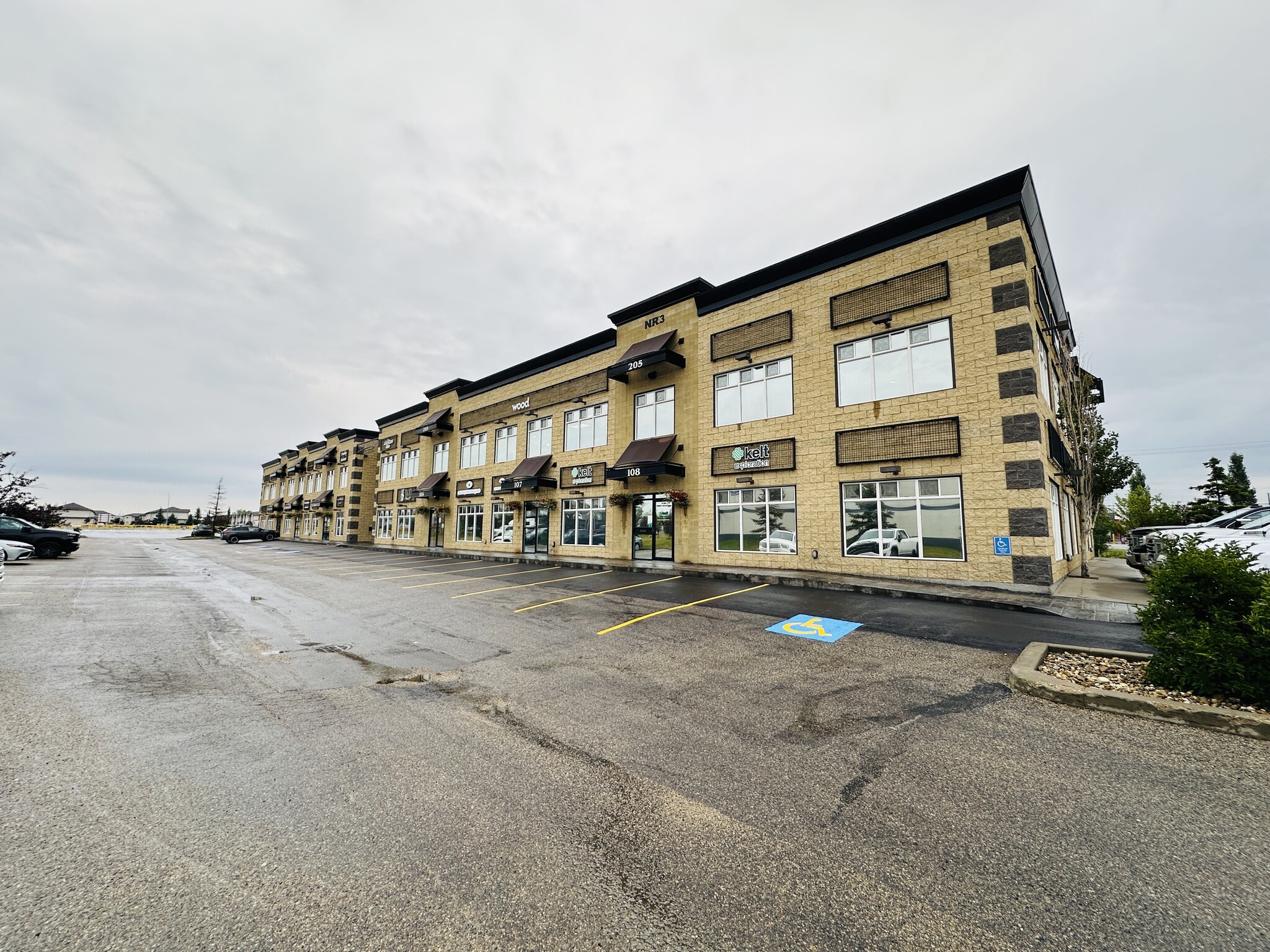 10055 120 Av, Grande Prairie, AB for lease Primary Photo- Image 1 of 12