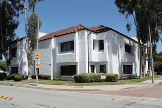 1175 E Garvey St, Covina, CA à louer Photo du bâtiment- Image 1 de 9