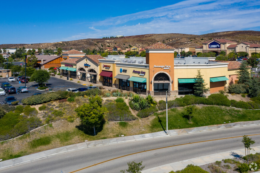 1263 Simi Town Center Way, Simi Valley, CA à louer - Photo principale - Image 3 de 6