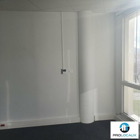 Office/Medical in Seyssinet-Pariset for lease - Interior Photo - Image 3 of 6