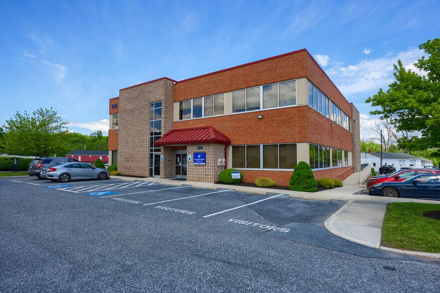 126 W Church St, Dillsburg, PA for lease - Building Photo - Image 1 of 1