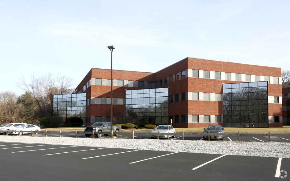 1 Executive Dr, Chelmsford, MA for lease - Building Photo - Image 2 of 4