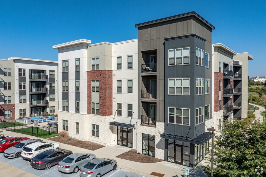 5022 American Pky, Madison, WI for lease - Building Photo - Image 3 of 26