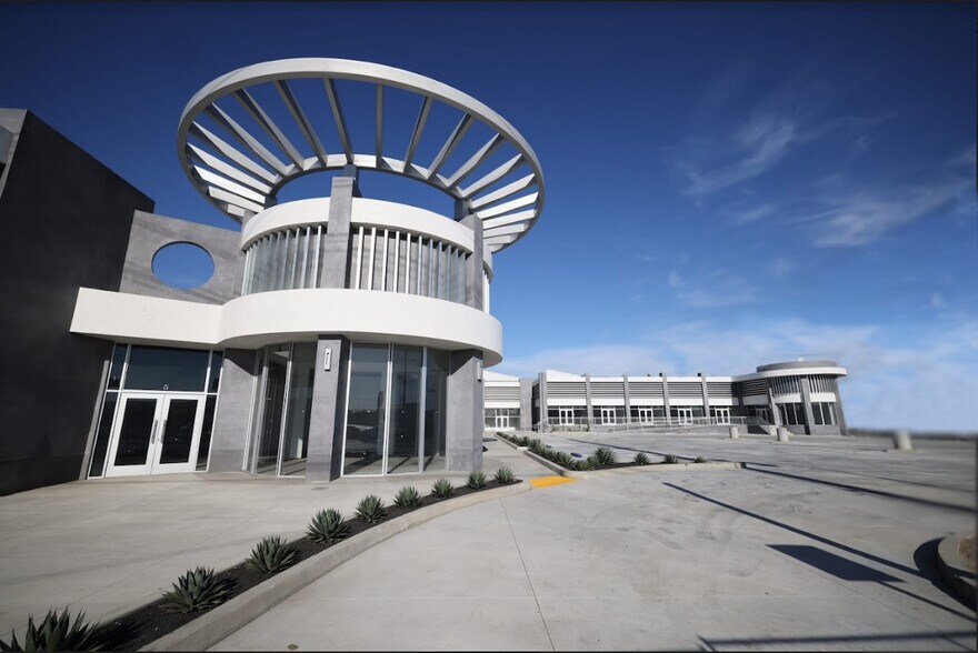 1530 S Alameda St, Los Angeles, CA à louer - Photo principale - Image 3 de 42