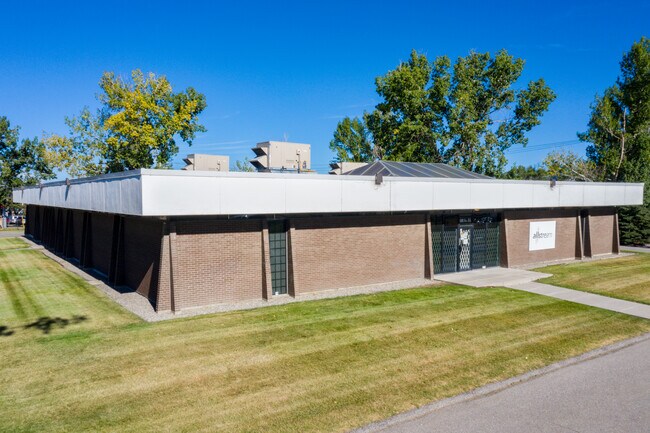 Plus de détails pour 6101 6th St SE, Calgary, AB - Bureau à vendre