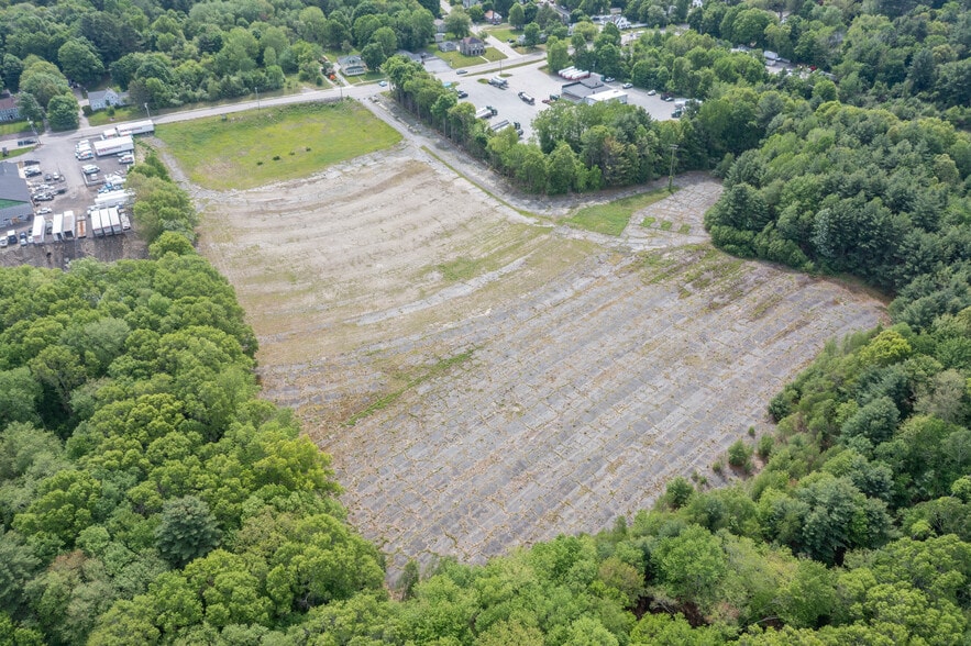 899 N Main St, Killingly, CT à louer - Photo du bâtiment - Image 3 de 10