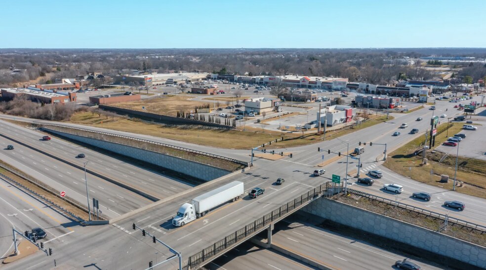 4201 S Noland Rd, Independence, MO à vendre - Photo du bâtiment - Image 2 de 19
