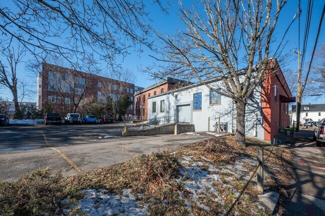 More details for 126 Franklin St, Torrington, CT - Flex for Sale