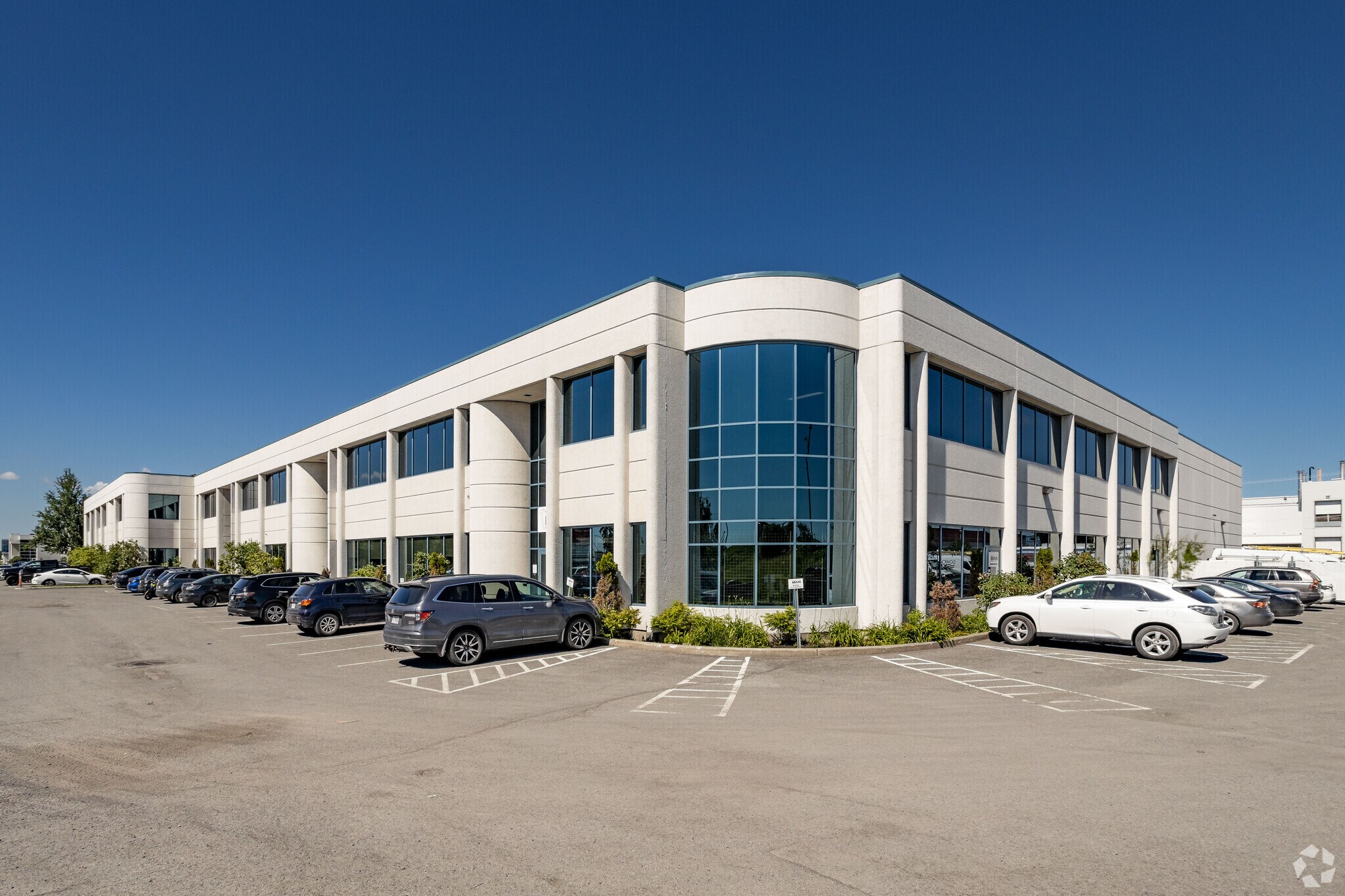 9771-9839 Boul Métropolitain E, Montréal, QC for sale Primary Photo- Image 1 of 1