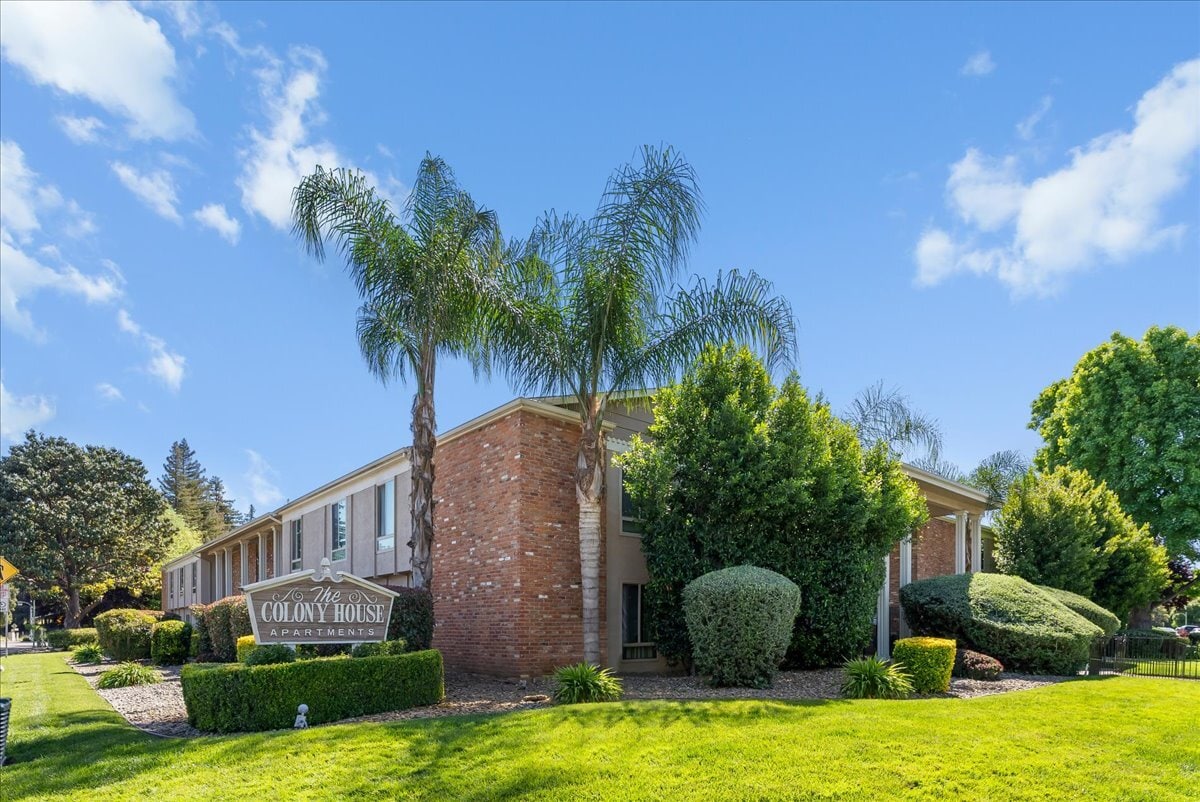 915 Johnfer Way, Sacramento, CA for sale Primary Photo- Image 1 of 28