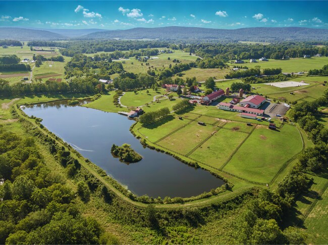 Plus de détails pour 15158 Berlin Tpke, Purcellville, VA - Spécialité à vendre