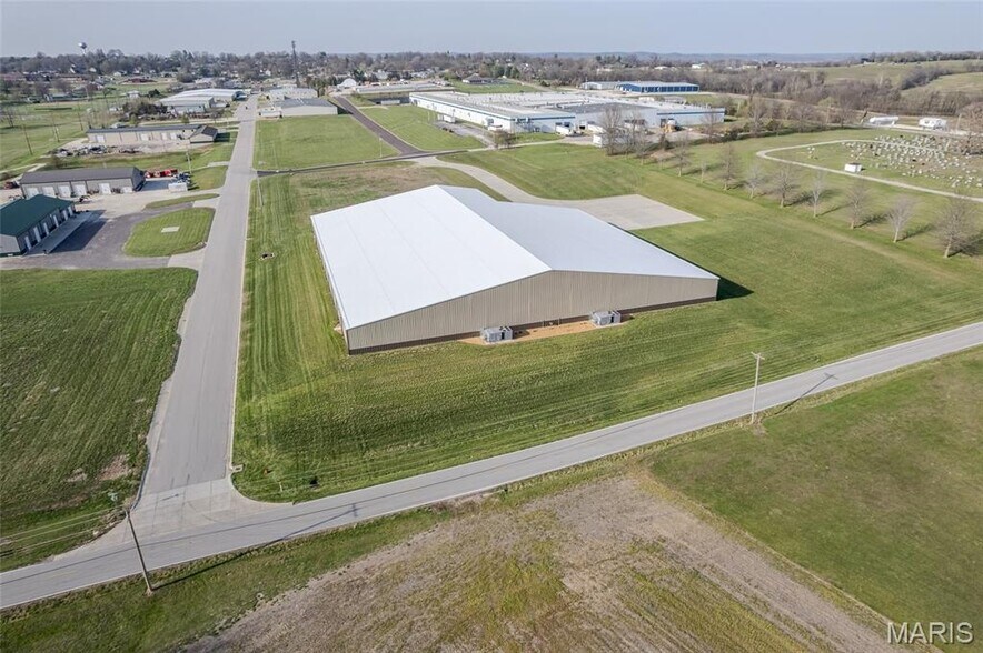 100 Industrial Dr, New Haven, MO à louer - Photo du bâtiment - Image 3 de 13