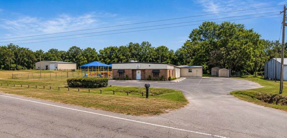 4215 Thomas Sumter Hwy, Dalzell, SC à vendre - Photo du bâtiment - Image 2 de 3