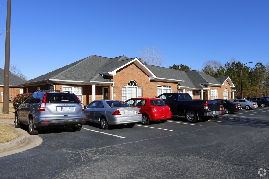 2230 Towne Lake Pky, Woodstock, GA for lease - Building Photo - Image 2 of 14