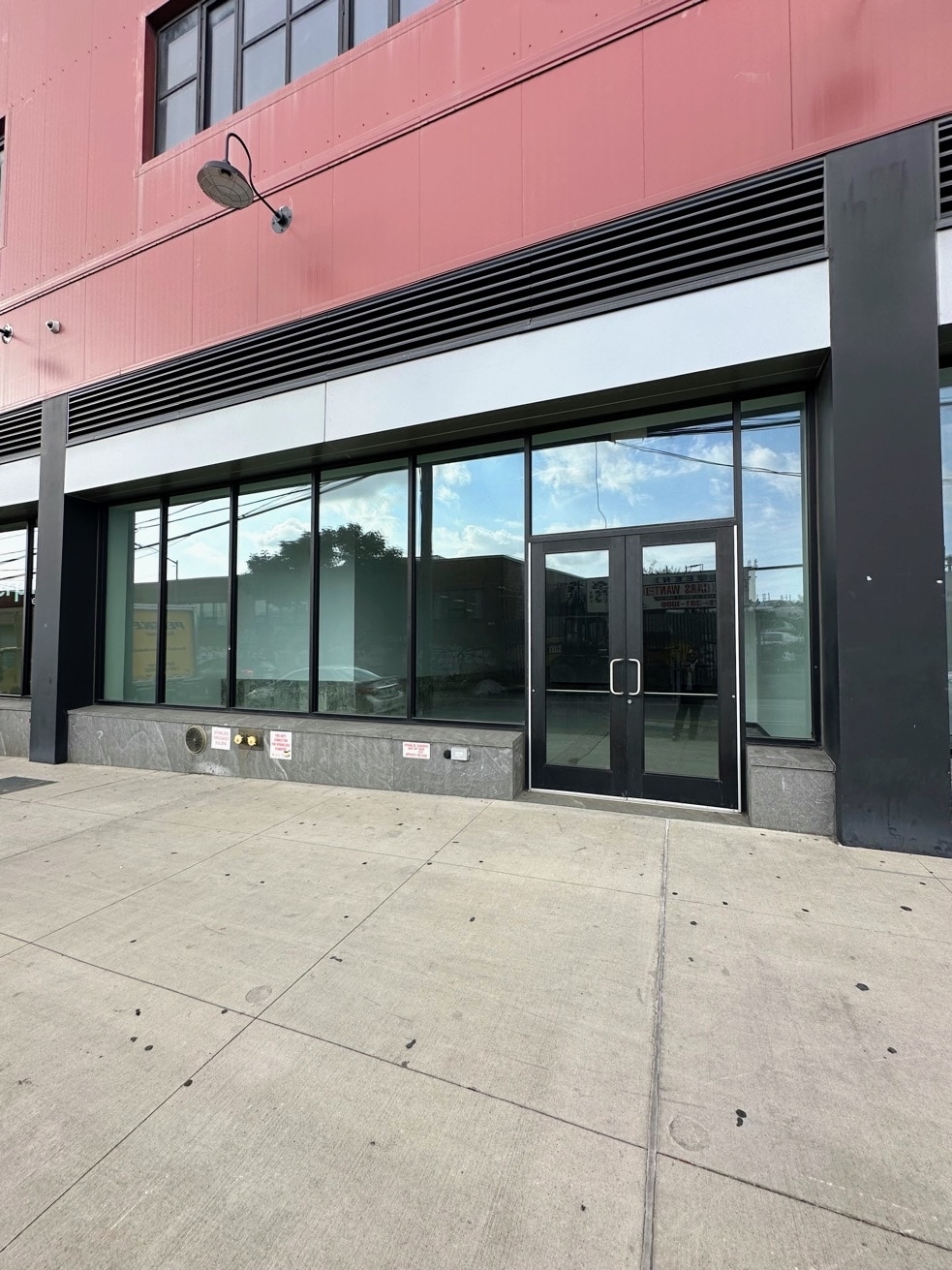 4805 Metropolitan Ave, Ridgewood, NY for lease Building Photo- Image 1 of 6