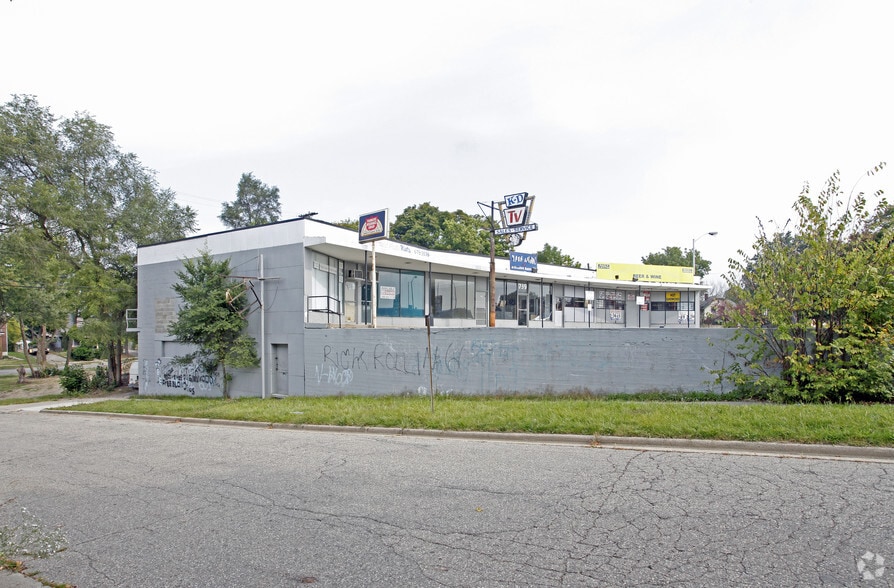 745 N Perry St, Pontiac, MI for lease - Building Photo - Image 2 of 3