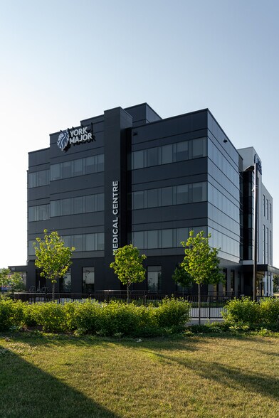 191 McNaughton Rd E, Vaughan, ON à louer - Photo du bâtiment - Image 2 de 3