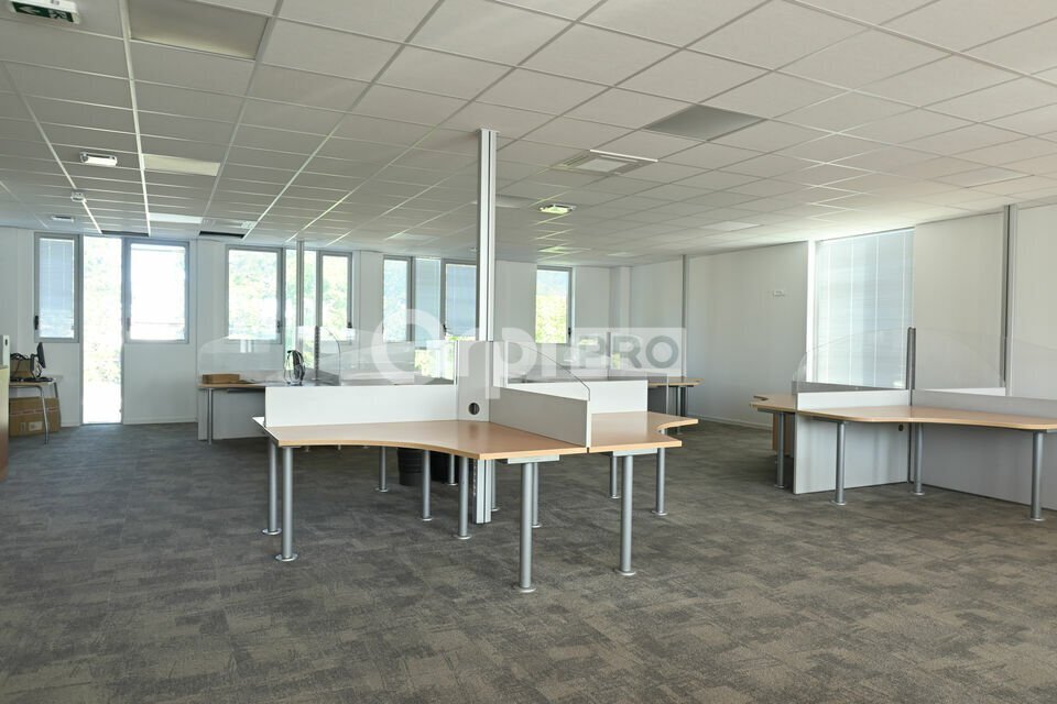 390-392 Rue Des Mercières, Rillieux-la-Pape for lease Interior Photo- Image 1 of 33