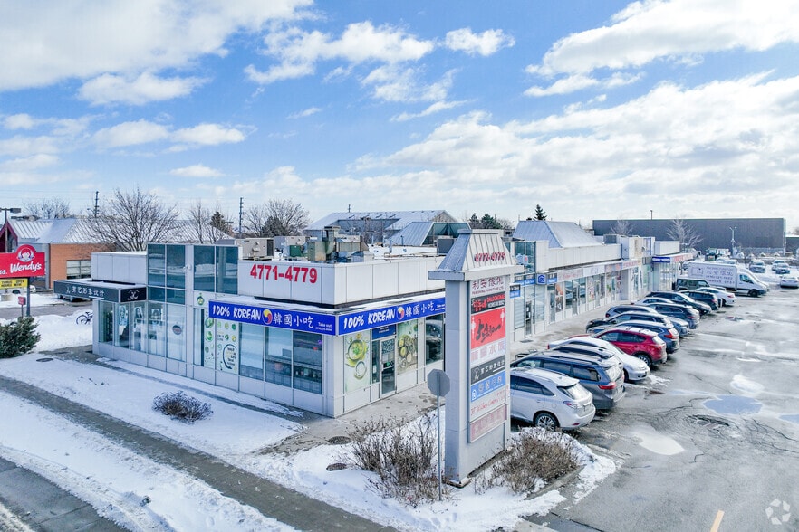 4779 Steeles Ave E, Toronto, ON à louer - Photo du bâtiment - Image 3 de 3