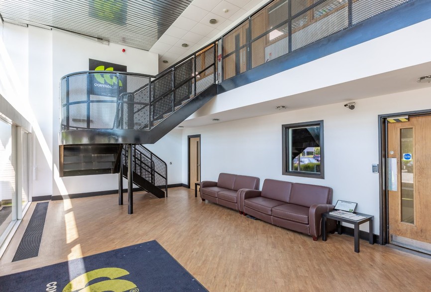 Michigan Dr, Milton Keynes for lease - Interior Photo - Image 3 of 5
