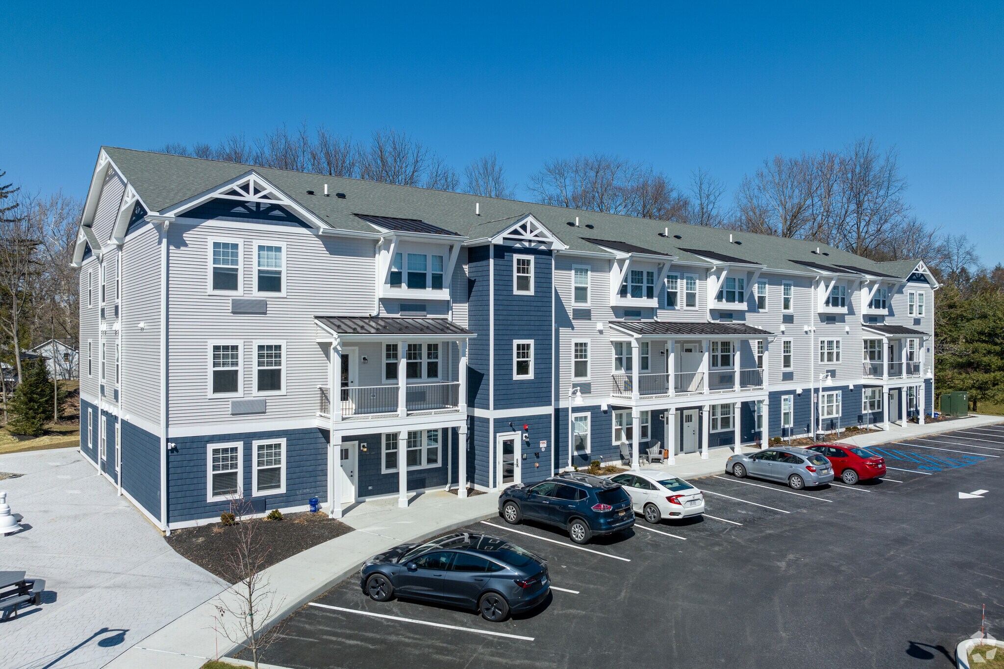 35 Violet Ave, Poughkeepsie, NY à louer Photo principale- Image 1 de 20