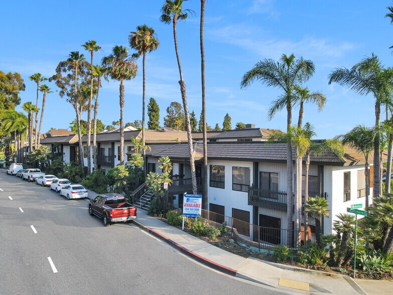 5480 Baltimore Dr, La Mesa, CA à louer - Photo du bâtiment - Image 2 de 21