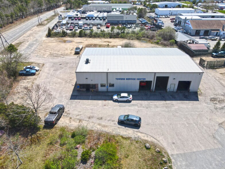 606 MacArthur Blvd, Pocasset, MA à vendre - Photo du bâtiment - Image 2 de 14