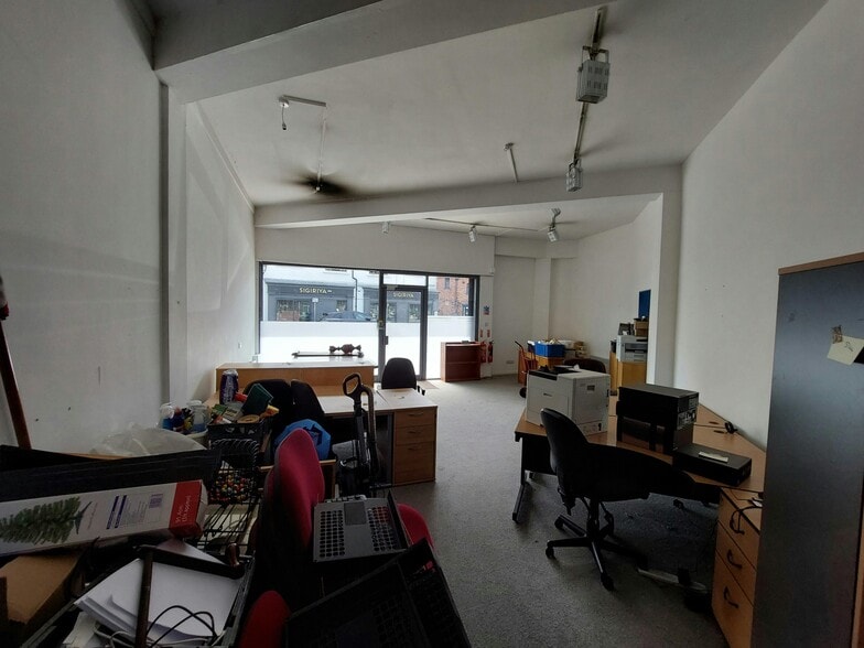 21A Canute Pl, Knutsford for lease - Interior Photo - Image 3 of 12