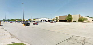 More details for 550 S Gear Ave, West Burlington, IA - Retail for Sale