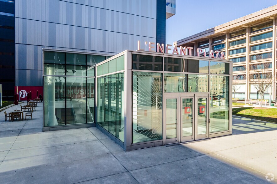 429 L'Enfant Plz SW, Washington, DC à louer - Photo du bâtiment - Image 1 de 14