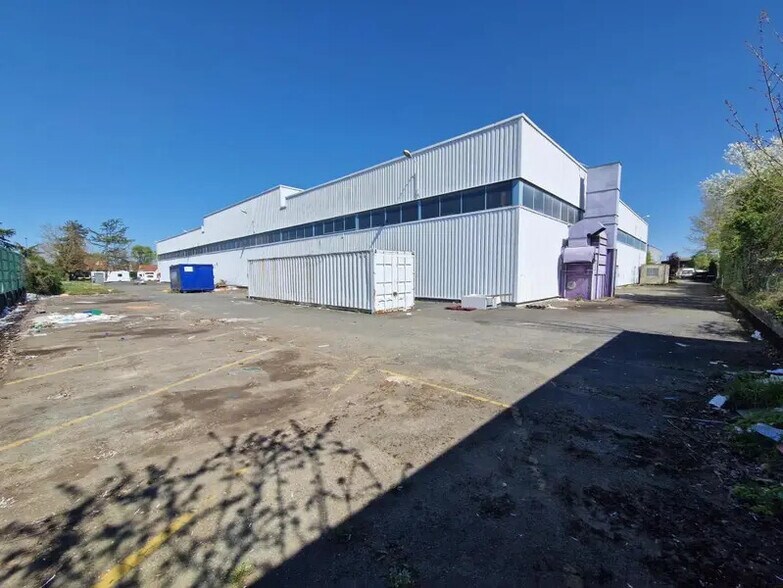 Industrial in SAINT-OUEN-L'AUMONE for lease - Building Photo - Image 2 of 14