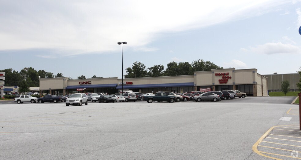 3023 Wade Hampton Blvd, Taylors, SC à louer - Photo du bâtiment - Image 3 de 11
