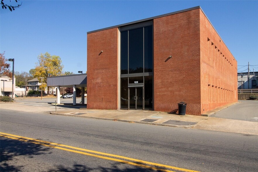 125 S Battleground Ave, Kings Mountain, NC for sale - Building Photo - Image 2 of 6