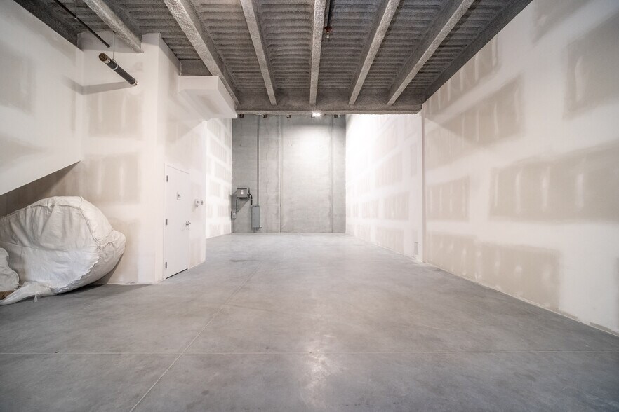 951 E Kent Av N, Vancouver, BC for sale - Interior Photo - Image 2 of 46