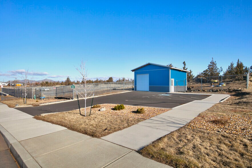 932 4th ct, Redmond, OR à vendre - Photo principale - Image 1 de 7