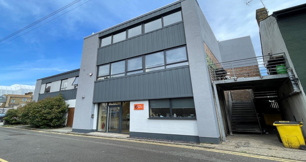 6 Nelson Mews, Southend On Sea for lease - Primary Photo - Image 1 of 4