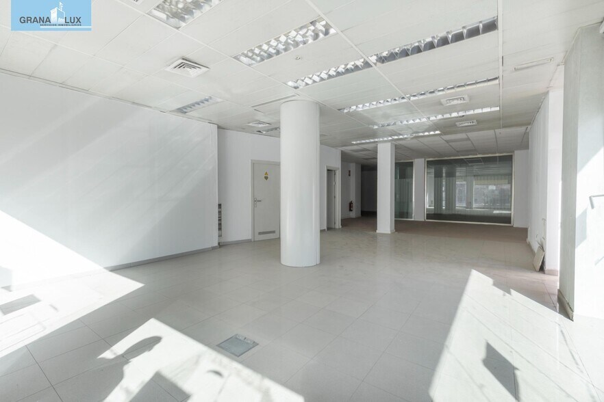 Retail in Granada for sale - Interior Photo - Image 3 of 25