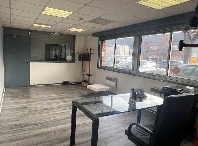 Flex dans Le Bourget à louer - Photo du bâtiment - Image 2 de 11