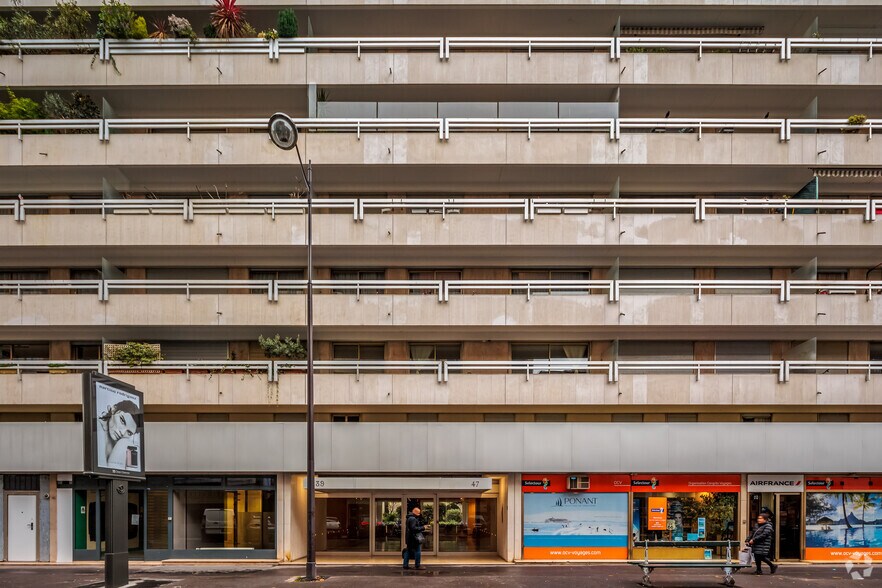 39 Rue Du Docteur Blanche, Paris à louer - Photo du bâtiment - Image 3 de 3