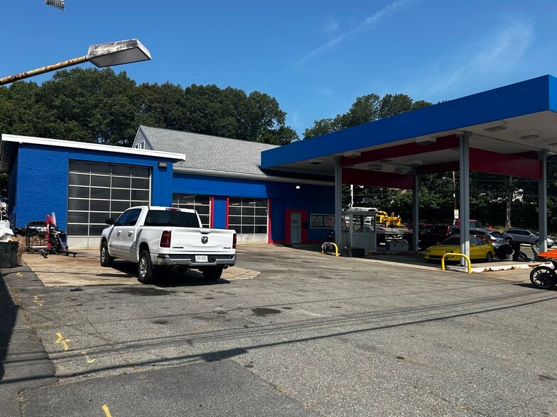 1208 Smithfield Ave, Lincoln, RI à vendre - Photo du bâtiment - Image 3 de 23