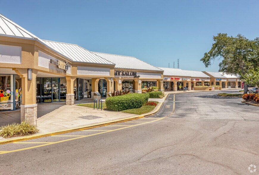 12887-12987 Walsingham Rd, Seminole, FL for lease - Building Photo - Image 1 of 10
