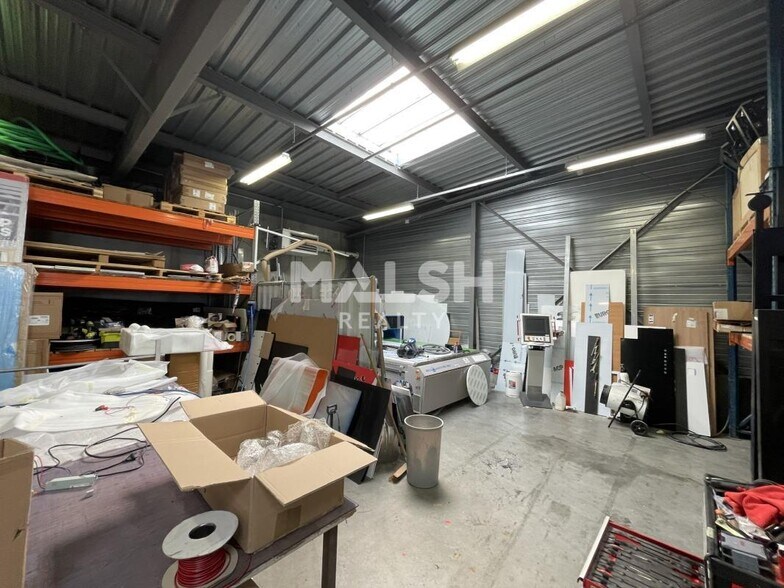 Flex in Brignais for lease - Interior Photo - Image 3 of 7
