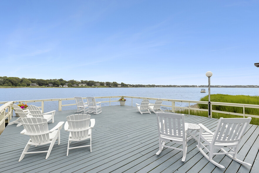 53 W Tiana Rd, Hampton Bays, NY à vendre - Photo du b timent - Image 3 de 27