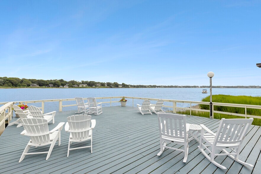 53 W Tiana Rd, Hampton Bays, NY à vendre - Photo du bâtiment - Image 3 de 27