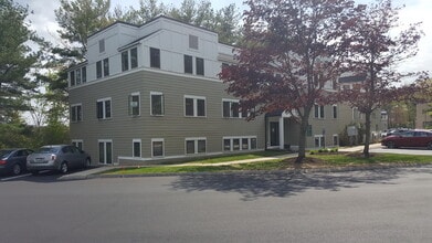4 Greenleaf Woods Dr, Portsmouth, NH for lease Building Photo- Image 2 of 7