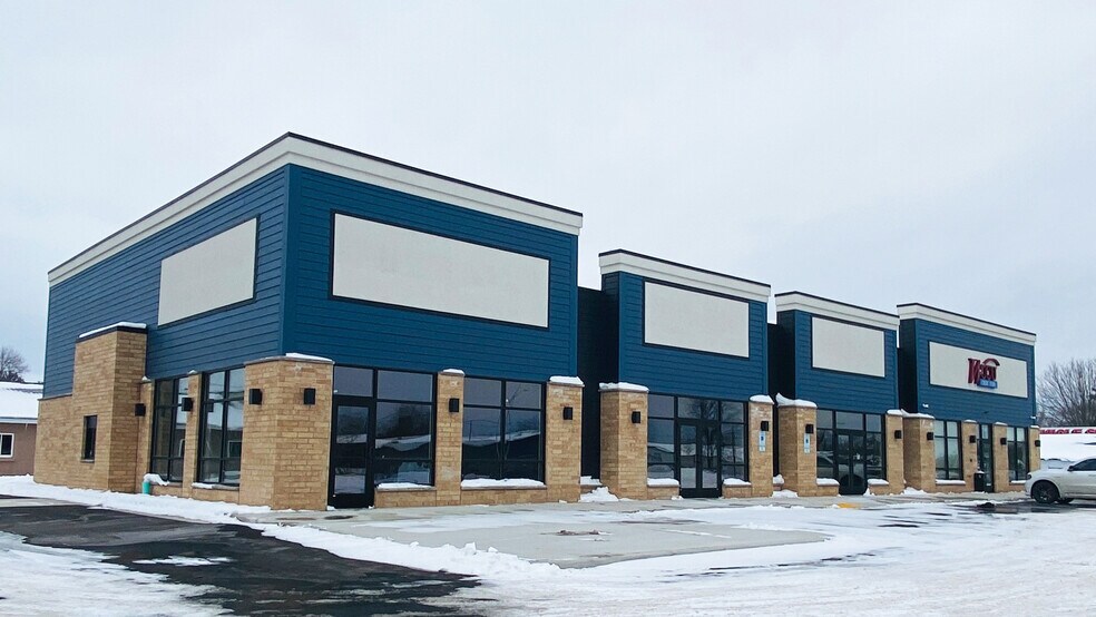 660 S Albert Ave, Reedsburg, WI à louer - Photo du bâtiment - Image 2 de 5