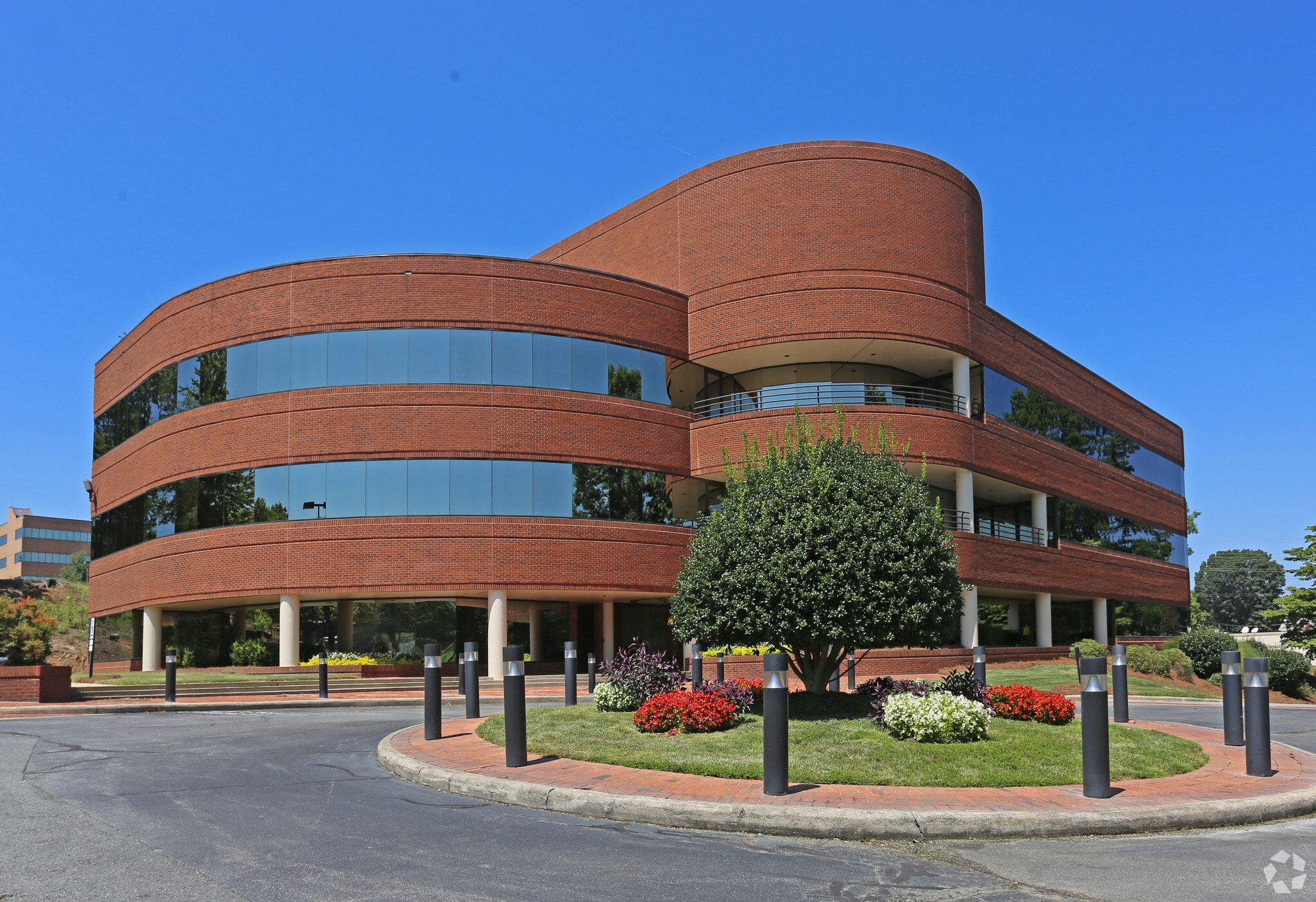 2000 Frontis Plaza Blvd, Winston-Salem, NC for lease Building Photo- Image 1 of 7