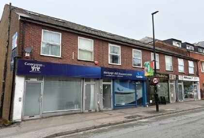 77 Croydon Rd, Caterham à louer - Photo du bâtiment - Image 2 de 2