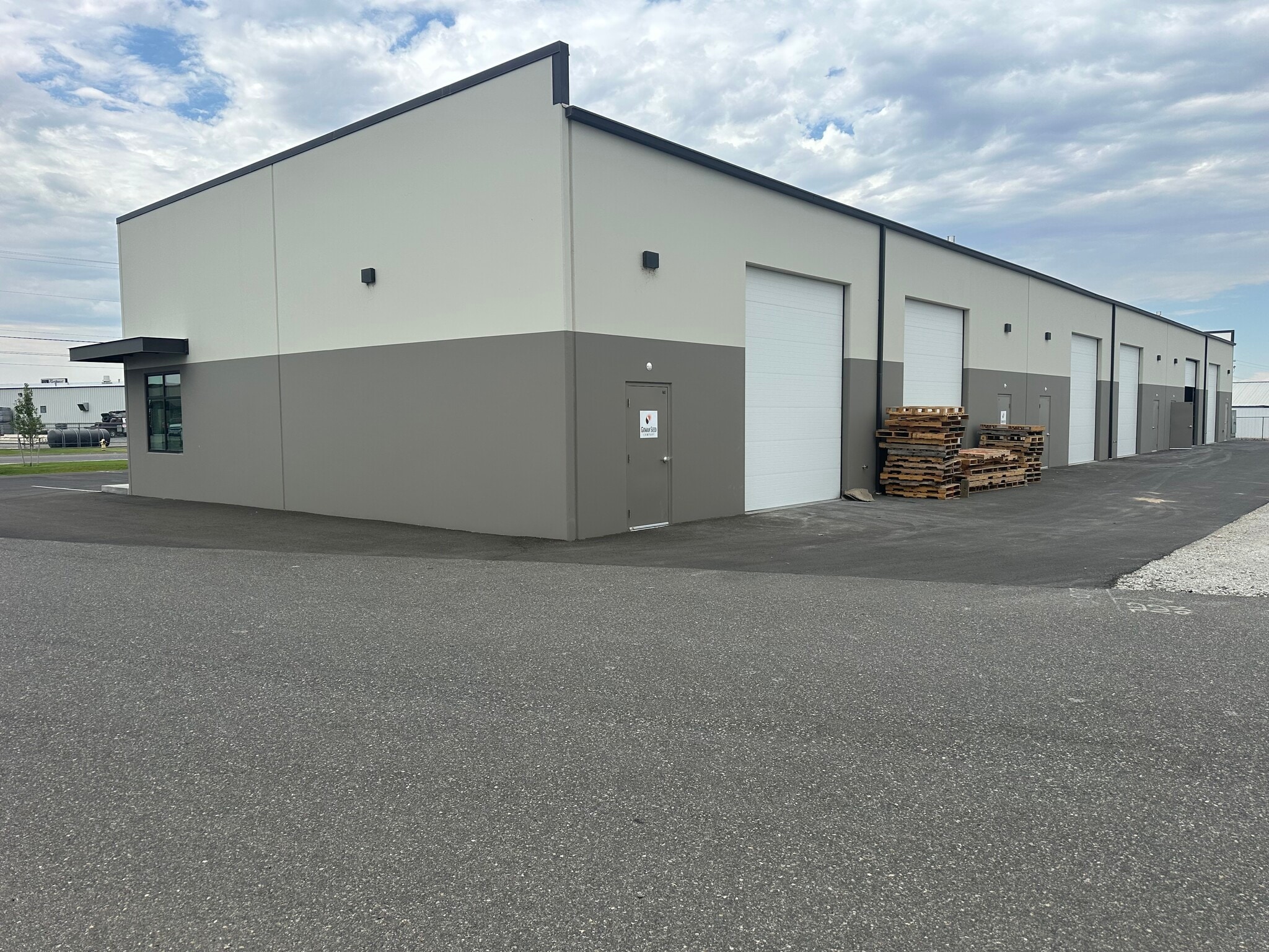 2201 Commercial Ave, Pasco, WA for lease Building Photo- Image 1 of 5