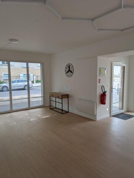 Retail in Orléans for lease - Interior Photo - Image 3 of 8